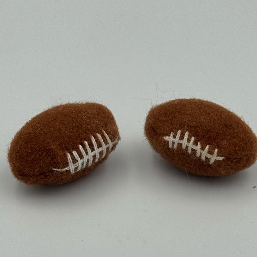 Mini Footballs Lot 2 Brown Felt 2004 Might Helmet Racers Doll‎ Decor